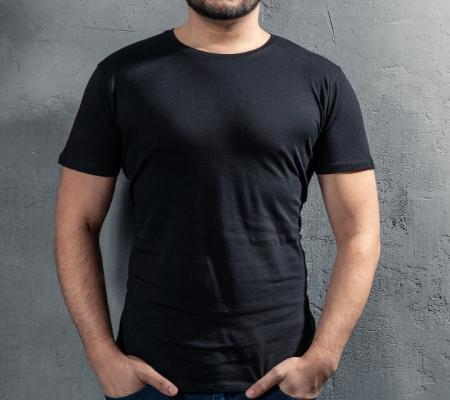 Mężczyzna w T-shirtcie